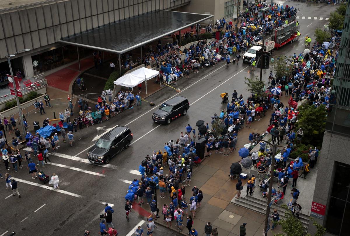 Blues fans gather for parade, celebrate despite rain | Metro | 0