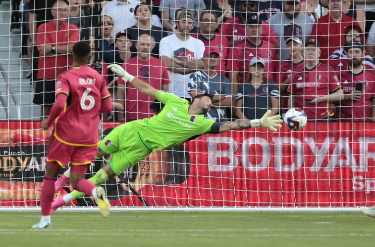 St. Louis City SC treats sellout crowd to 3-1 win in home debut