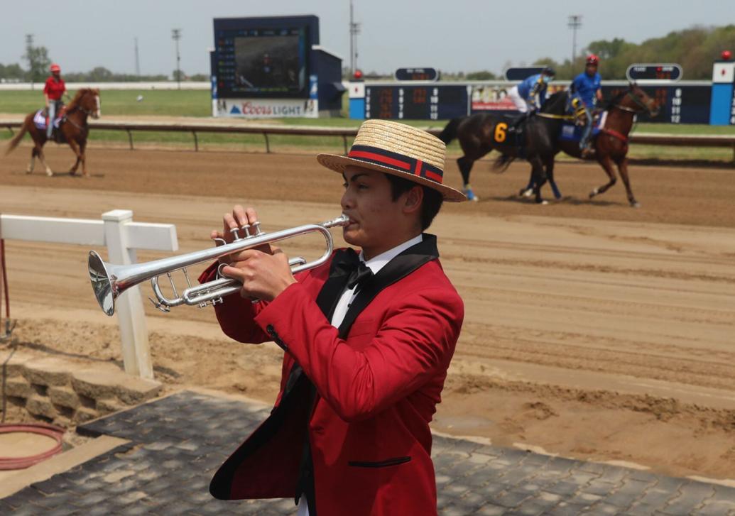 Photos Opening day of horse racing at FanDuel Sportsbook and Horse Racing