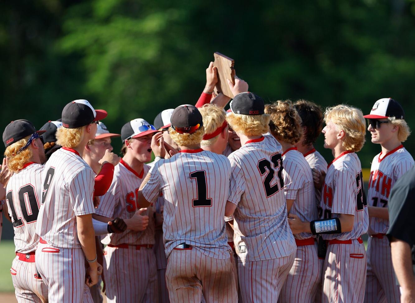 Class 5 District 4 final: Fort Zumwalt South 4 Fort Zumwalt East 1