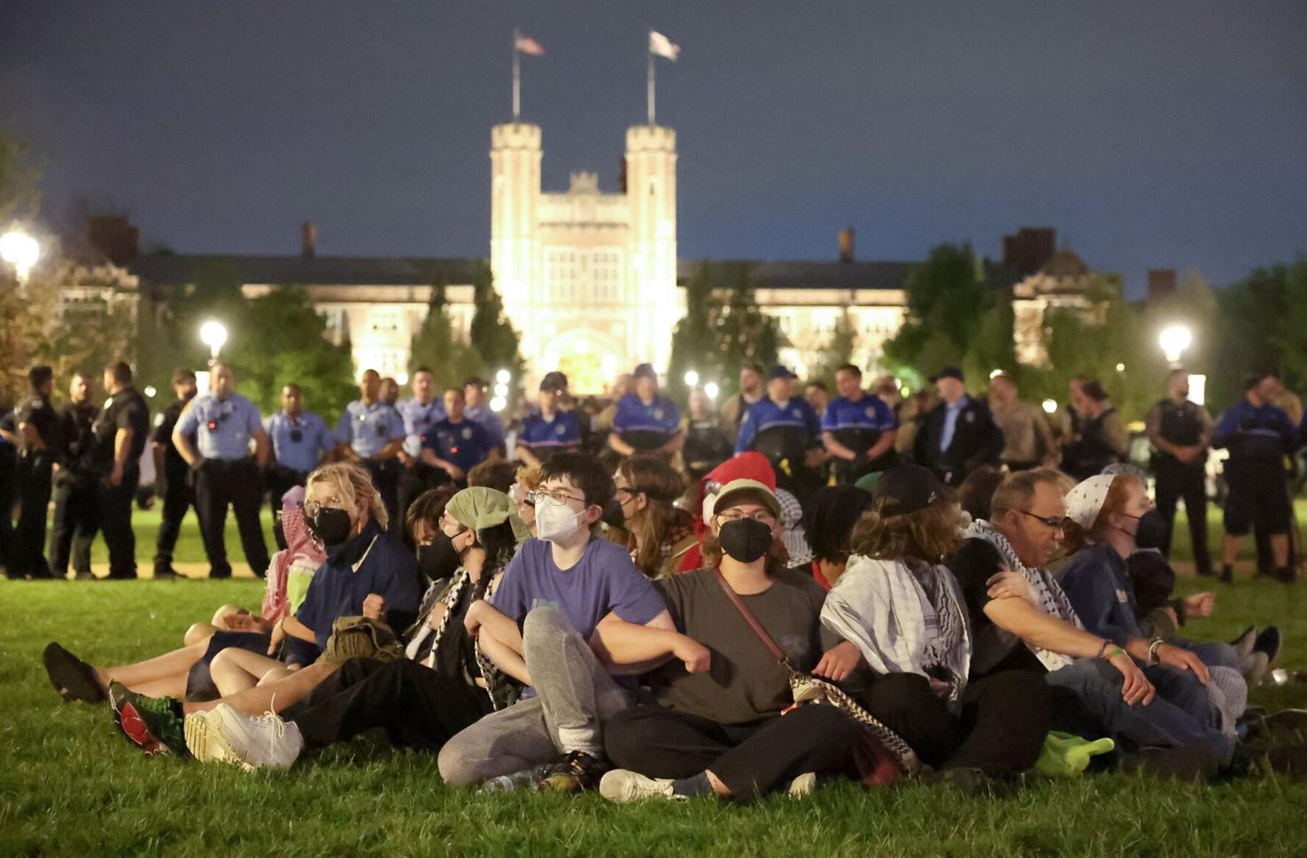 Photos protests over gaza met with arrests at washington university in