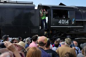 Big crowd turns out for Big Boy, as world's largest steam locomotive makes St. Louis stop