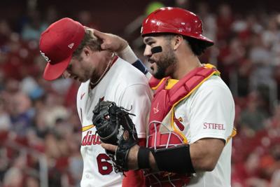Cardinals kick off series against the Giants