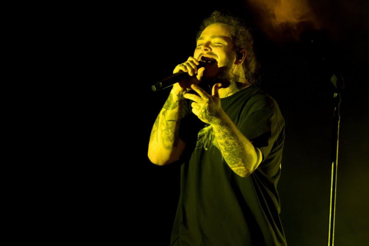 Post Malone Brings Rock Star Vibes To Super Jam Stage At Hollywood Casino Amphitheatre The Blender Stltoday Com - paranoid post malone roblox id