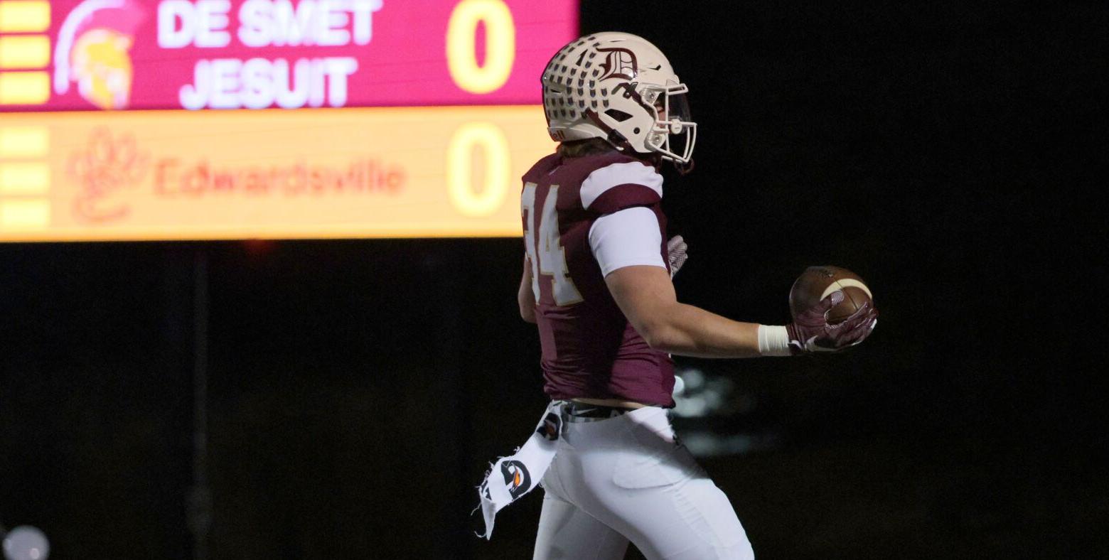 DeSmet stifles Edwardsville 30-15