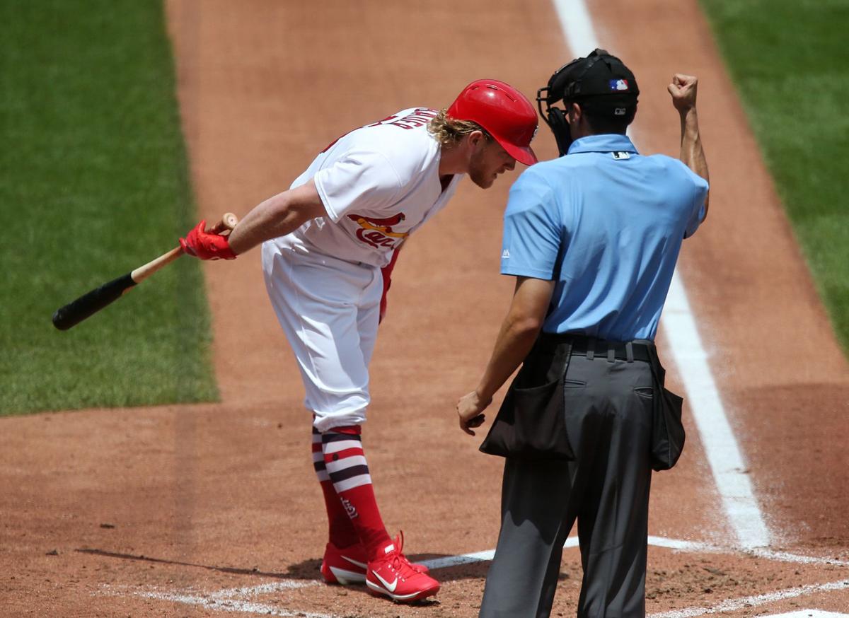 Edmundo Sosa drills umpire in face with errant throw during Mets-Cardinals  game