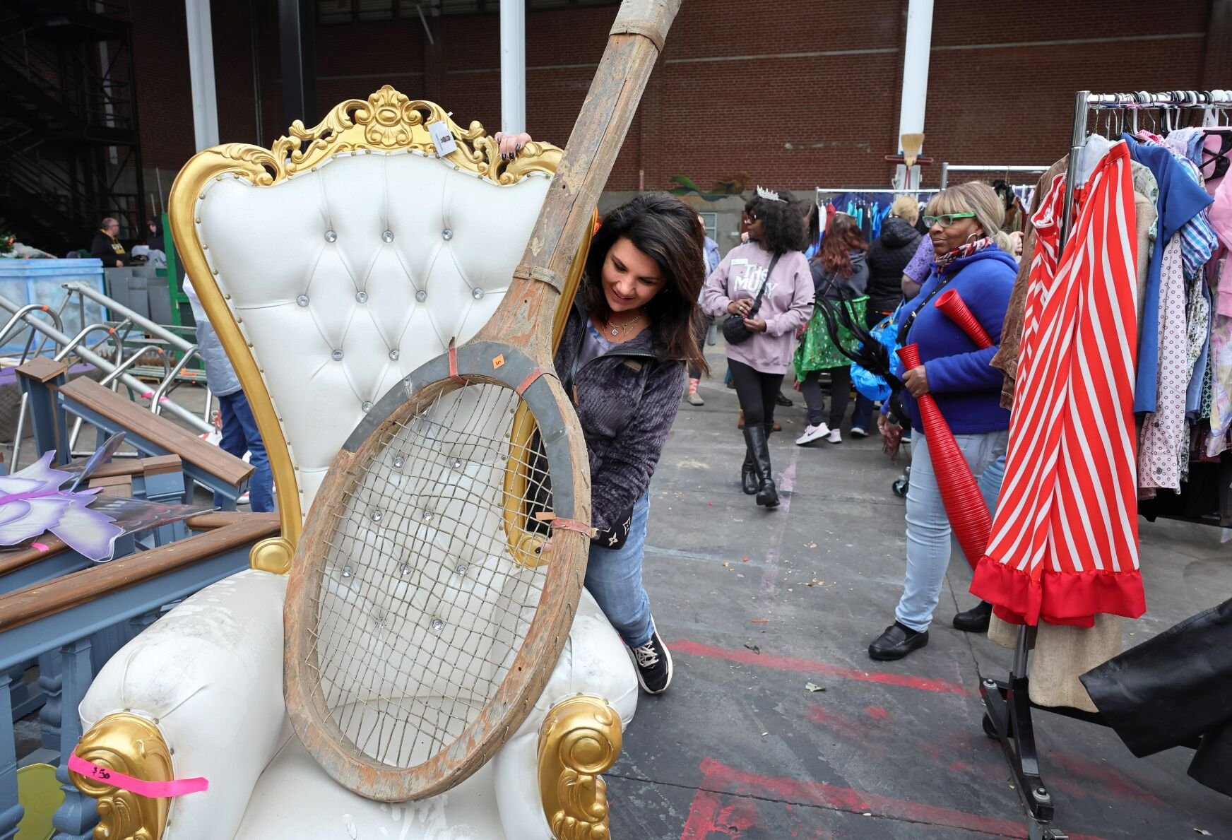 Muny Garage Sale draws thousands
