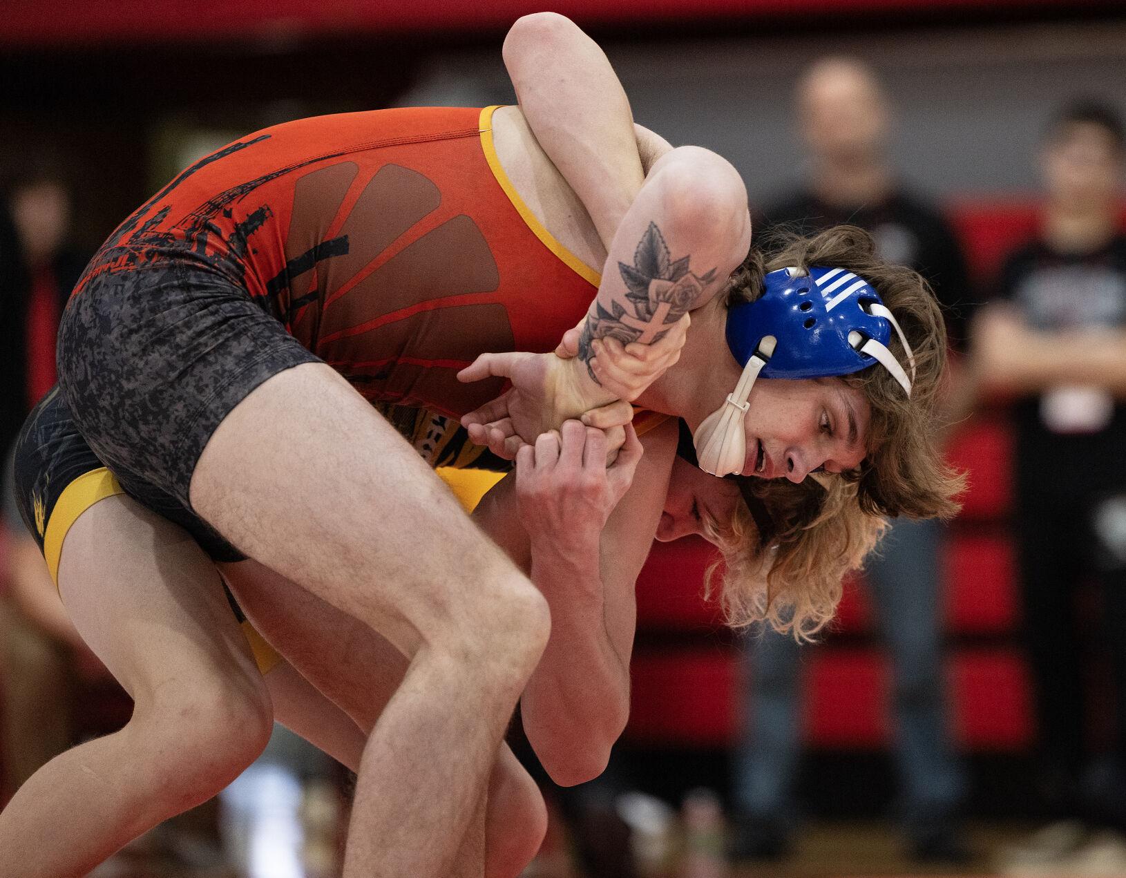 Carlyle's Waughtel brothers sweep Vandalia Sectional titles