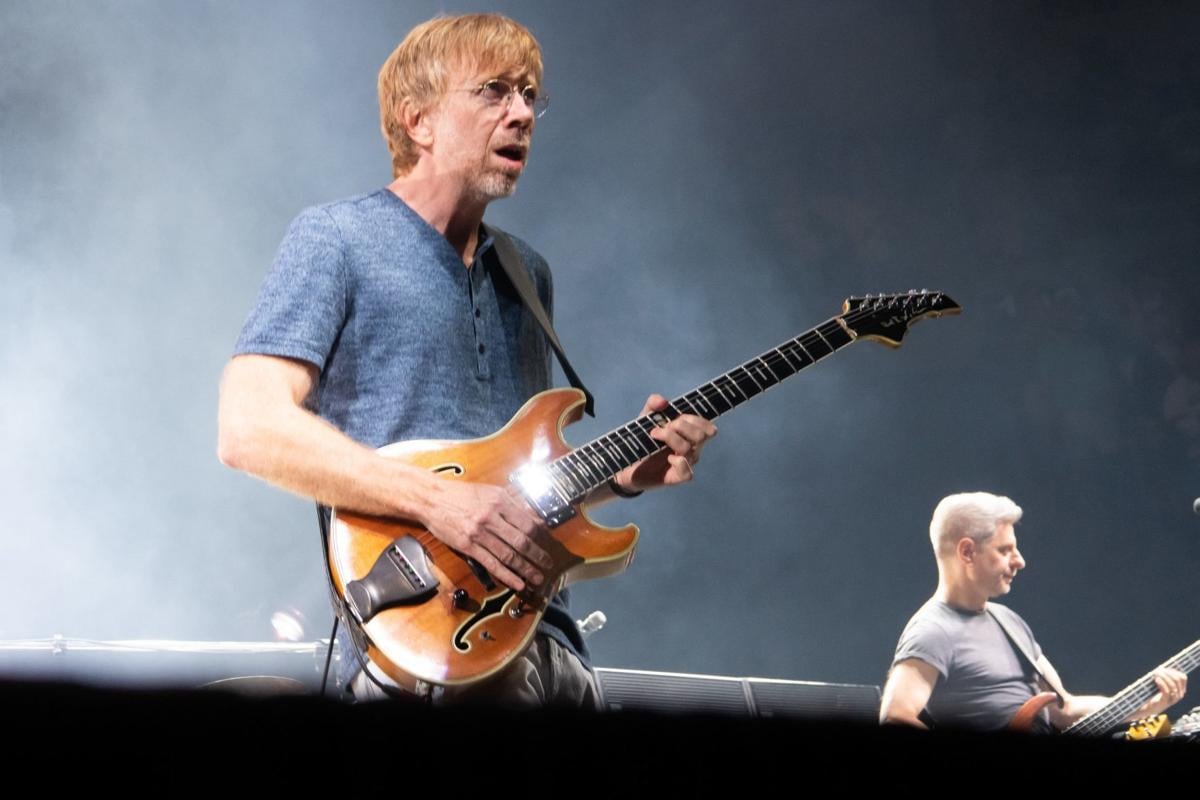 Phish kicks off summer tour with first of two soldout shows at