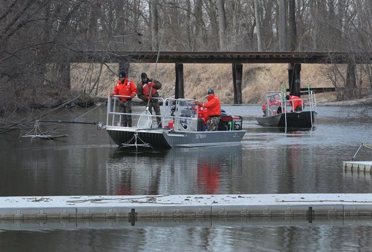 Netting operation now underway puts Creve Coeur Lake carp in the crosshairs