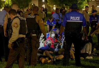 Arrests at Washington University after protest in support of Palestinians