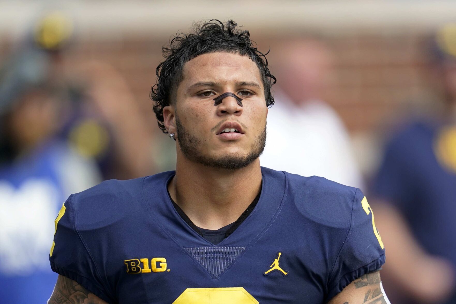 Michigan running back Blake Corum leaves with injury vs. Illinois