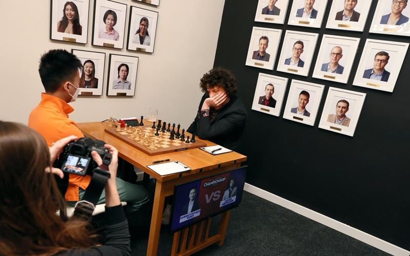 US Chess on X: FM Hans Niemann went 12-0 to win the #K12ChessChamps blitz  tournament. Does anyone notice anything strange about this photo 🤔   / X