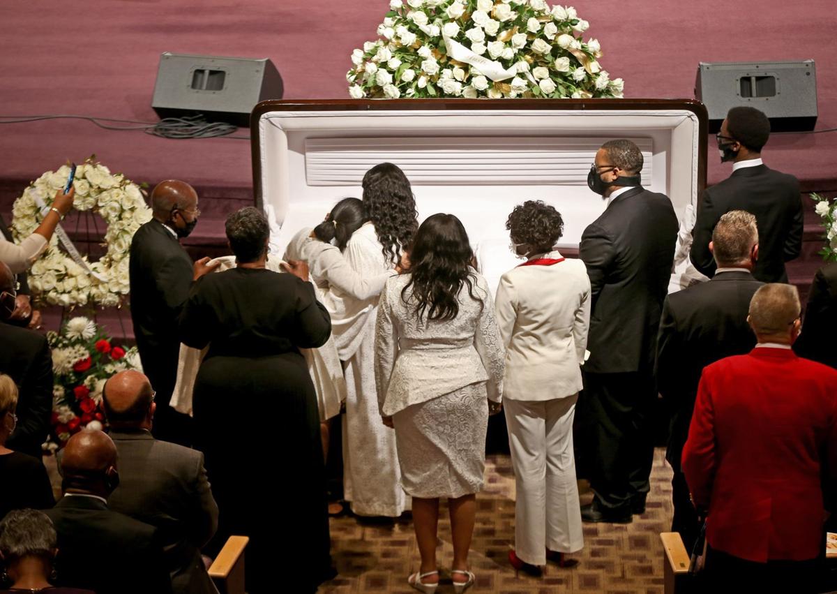 Mourners pay respects to Cardinals Lou Brock