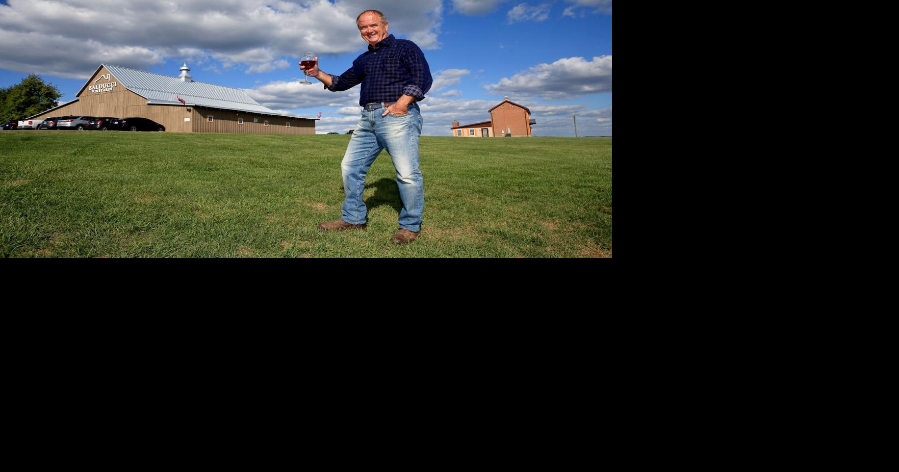 The Florida-based billionaire and Missouri native buys a controlling stake in Lee Enterprises