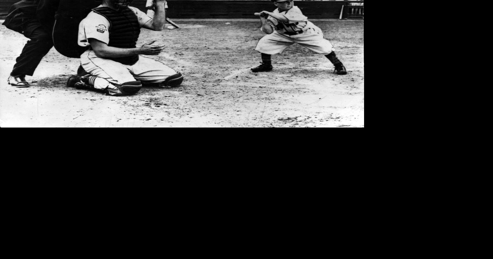Eddie Gaedel PHOTO Baseball Smallest Player St. Louis Browns Team 1951 5x7  Photo