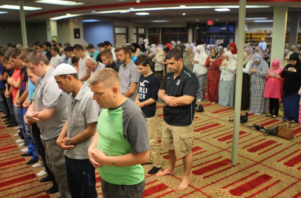 St. Louis mosque holds first in a series of Ramadan meals | Faith & Values | www.lvspeedy30.com