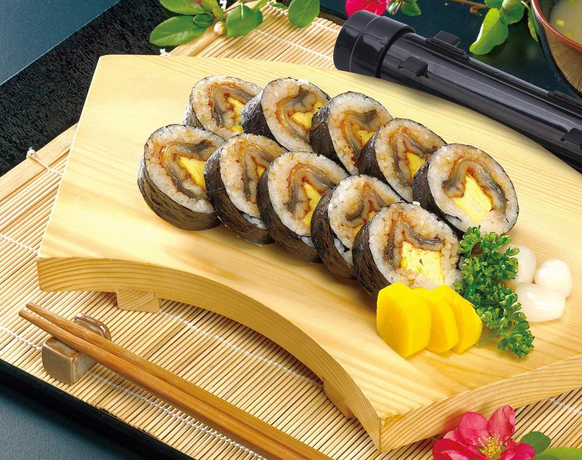 Sushi Making Kit For Beginners - 22 Piece DIY Sushi Roller Kit with Bamboo  Sushi Rolling Mat, Sushi Bazooka, Chef's Knife, Chopsticks, Holder - Best