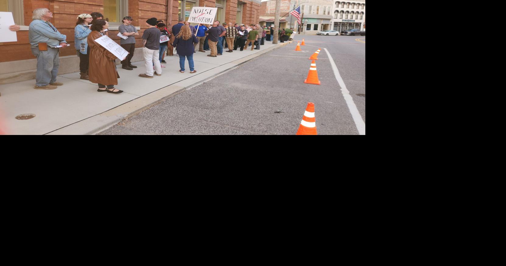Data center foes, others crowd into Alton developers' informational event