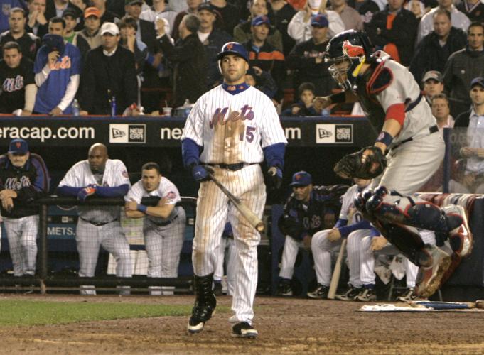 Molina jumps for joy in 2006 NLCS Game 7 win over Mets