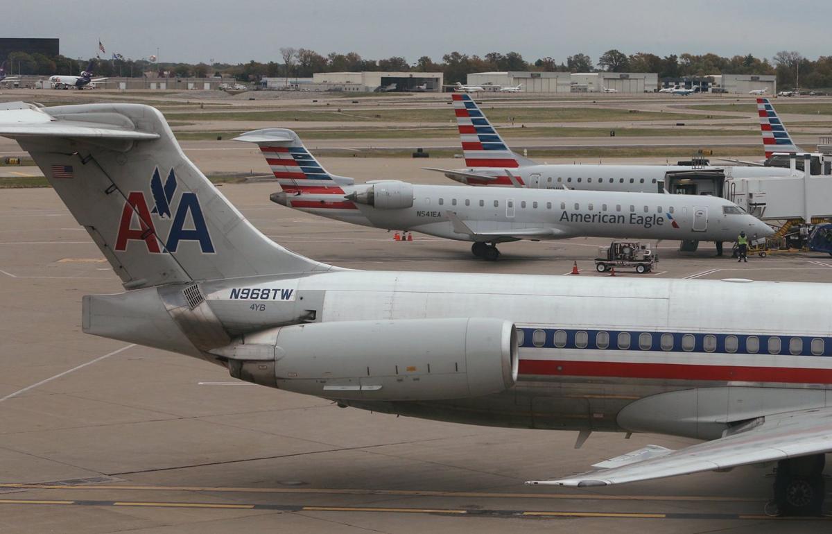 american airlines closing st louis pilot base business