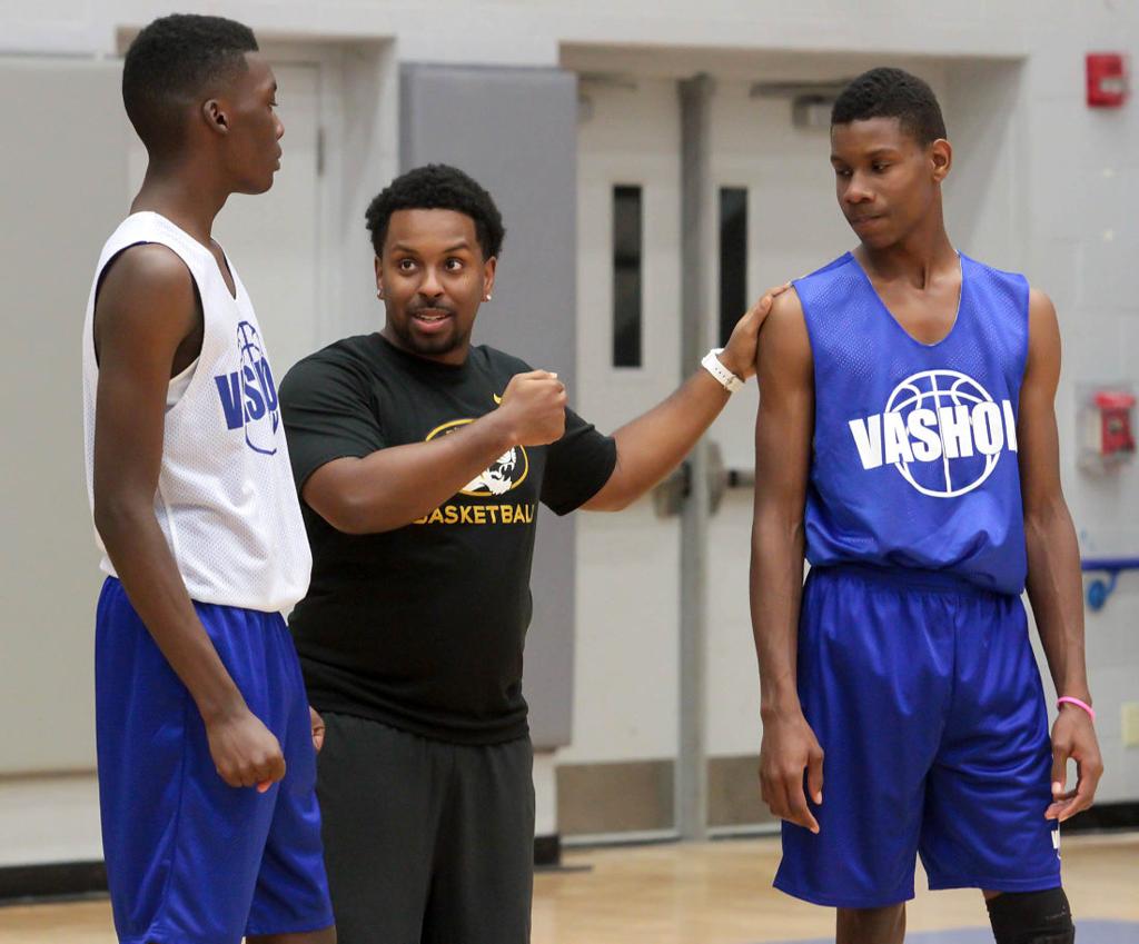In His Father S Shadow Irons Begins Tenure At Vashon Boys