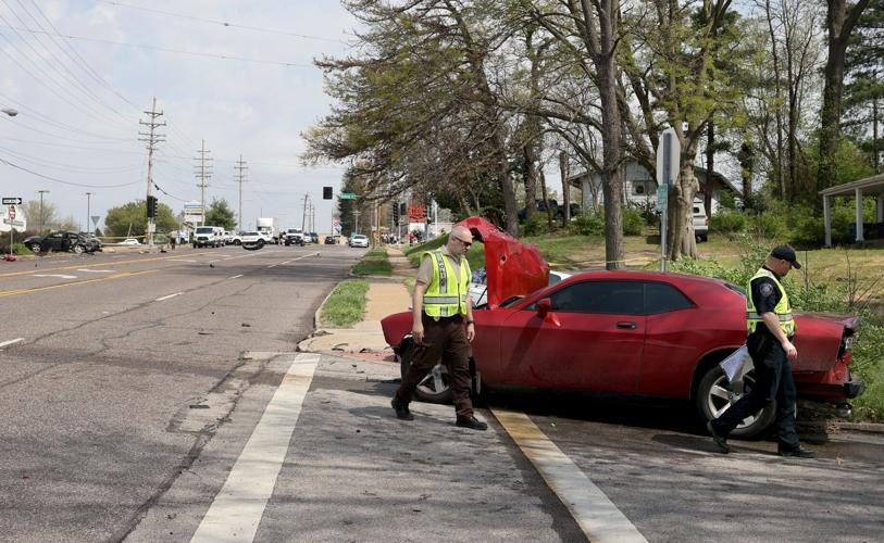 Woman, child critically injured in crash during St. Louis County police