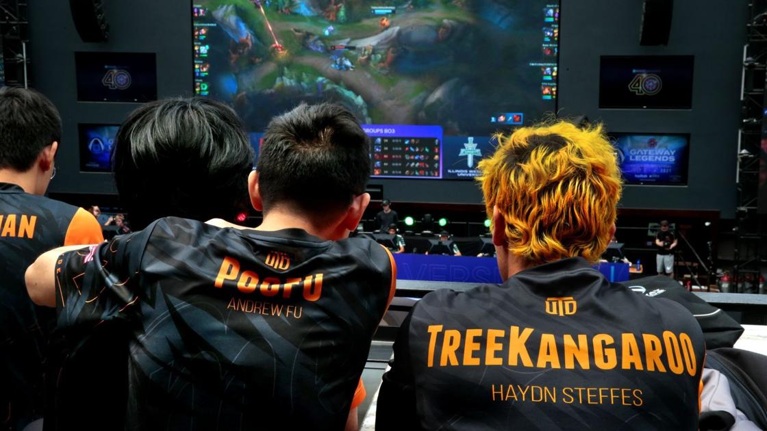 Videogametoernooi trekt universiteitsteams door het hele land naar St. Louis terwijl de populariteit van esports toeneemt | lokaal werk Videogametoernooi trekt universiteitsteams door het hele land naar St. Louis terwijl de populariteit van esports toeneemt | lokaal werk