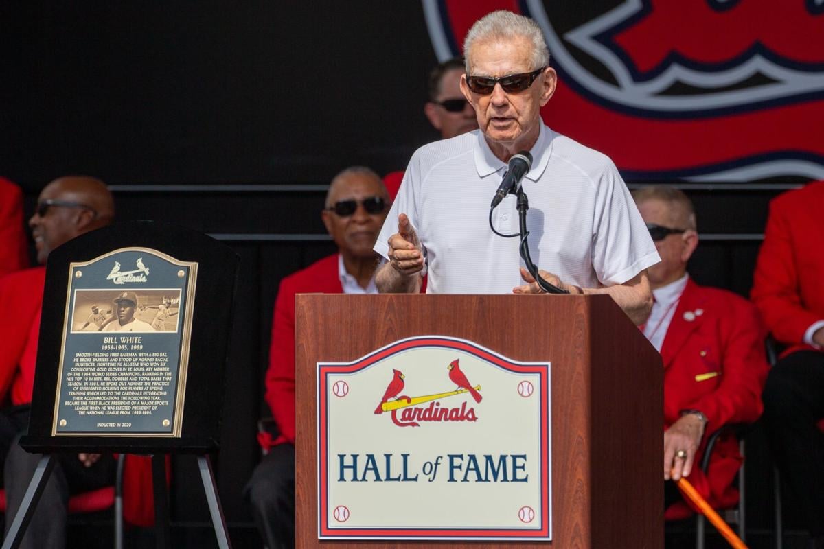 St. Louis, United States. 21st Aug, 2021. St. Louis Cardinals newest Hall  of Fame member Keith Hernandez, slips into his new red jacket with the help  of Whitey Herzog (L) and Ted