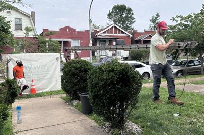 Tornado roof repair volunteers in ѿý
