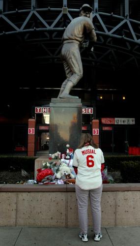 Fans remember Stan Musial as a 'hometown hero