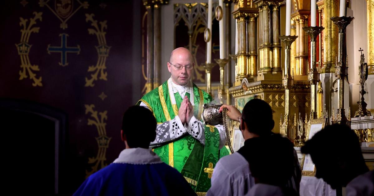Photos: St. Francis de Sales hosts Latin Masses