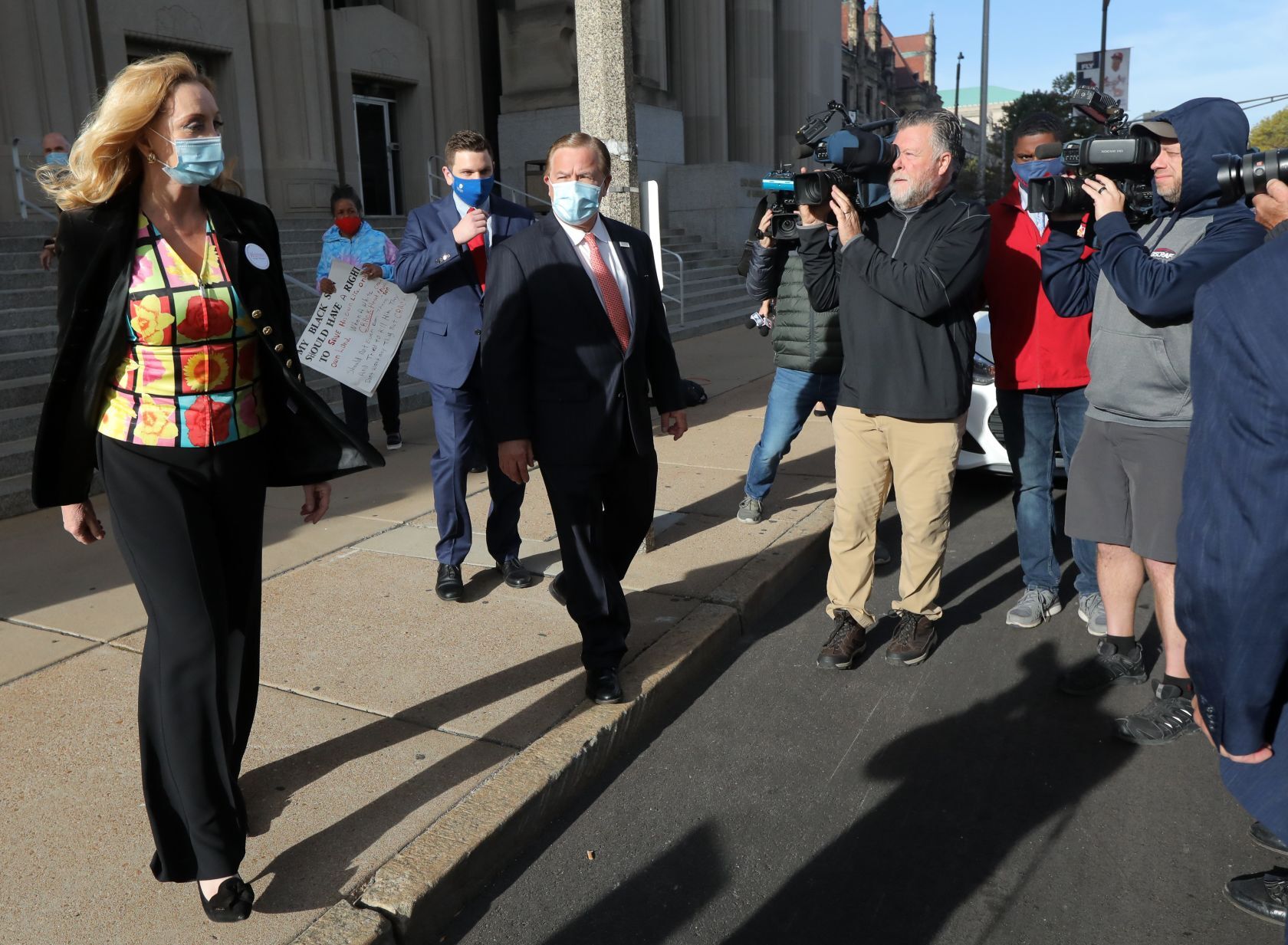 Gun-waving St. Louis couple plead not guilty to gun and tampering charges