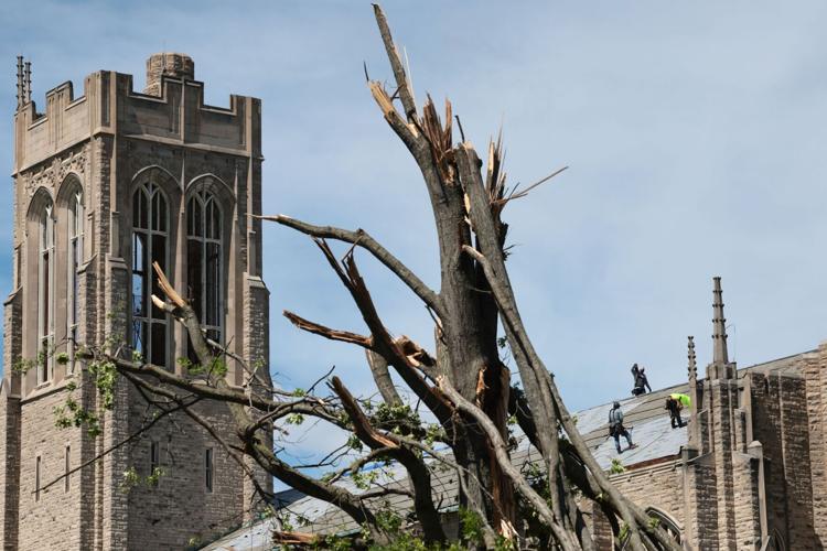 Tornado heavily damages parts of St. Louis