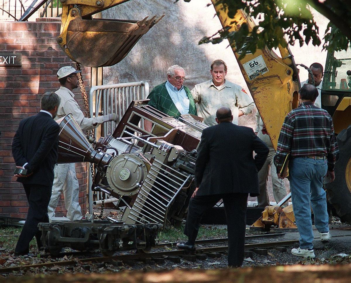 Two trains collide at the Saint Louis Zoo Local