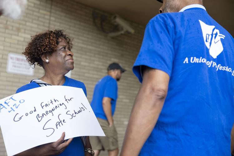 Ӱԭ Public Schools staff picket for collective bargaining on tornado plan