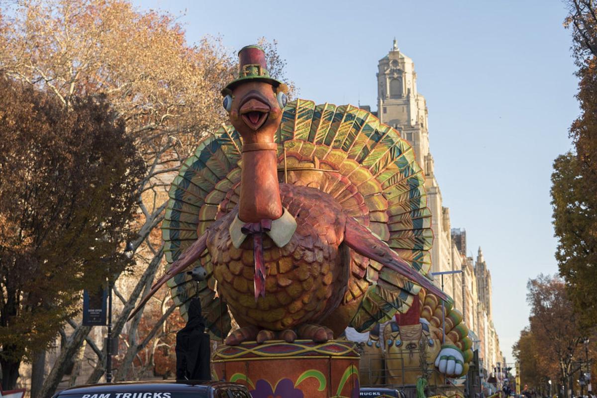 Worth Watching: Thanksgiving Balloon Cliffhanger, Football Galore, Apple's Creepy 'Servant,' 'Merry Happy Whatever' on Netflix