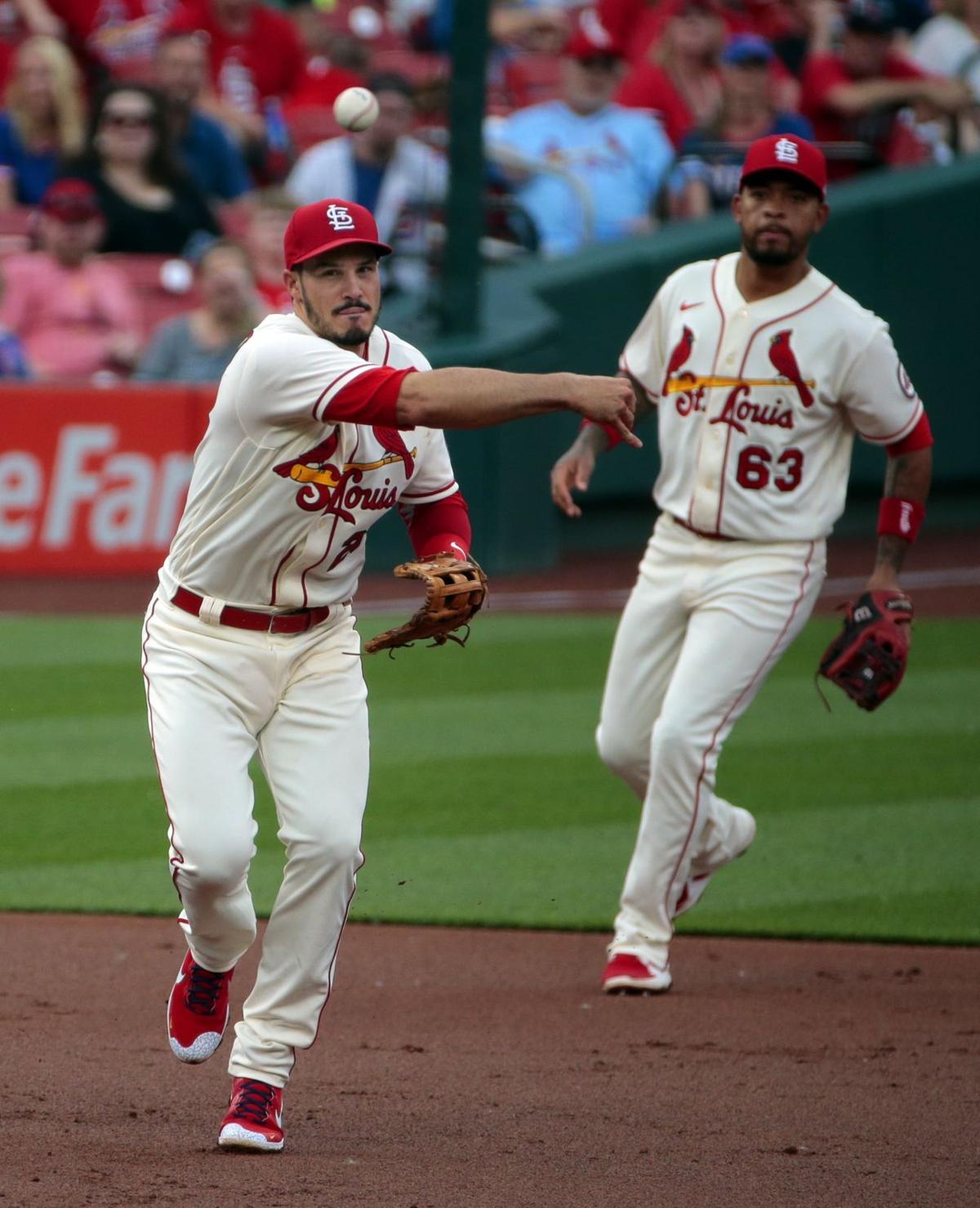 Mikolas hurt in return, Molina homers, Cards top Cubs 2-1