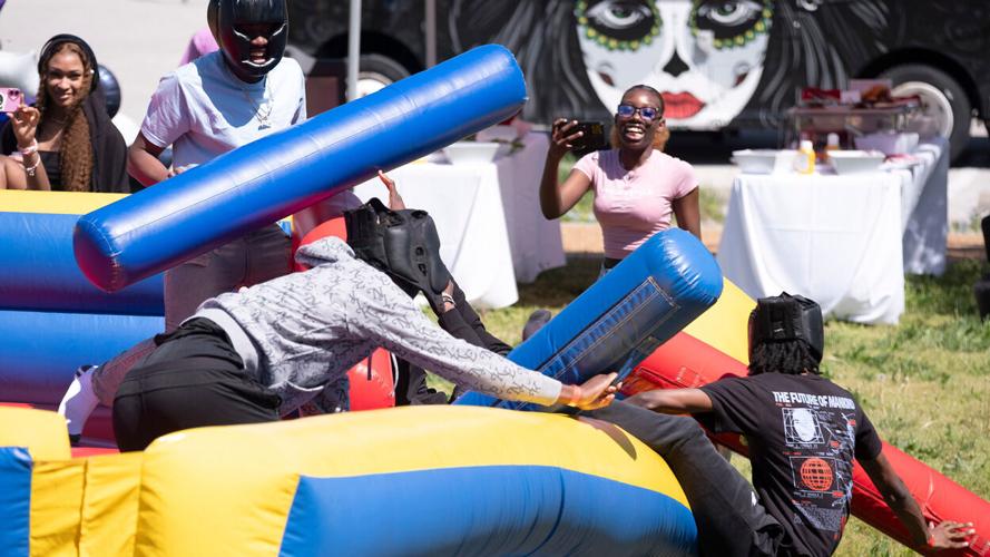 UMSL community makes merry during annual Mirthweek celebration