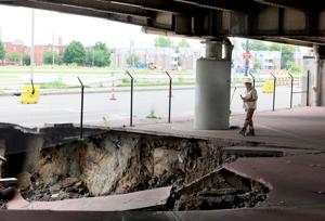 Interstate through St. Louis remains shutdown because of sinkhole