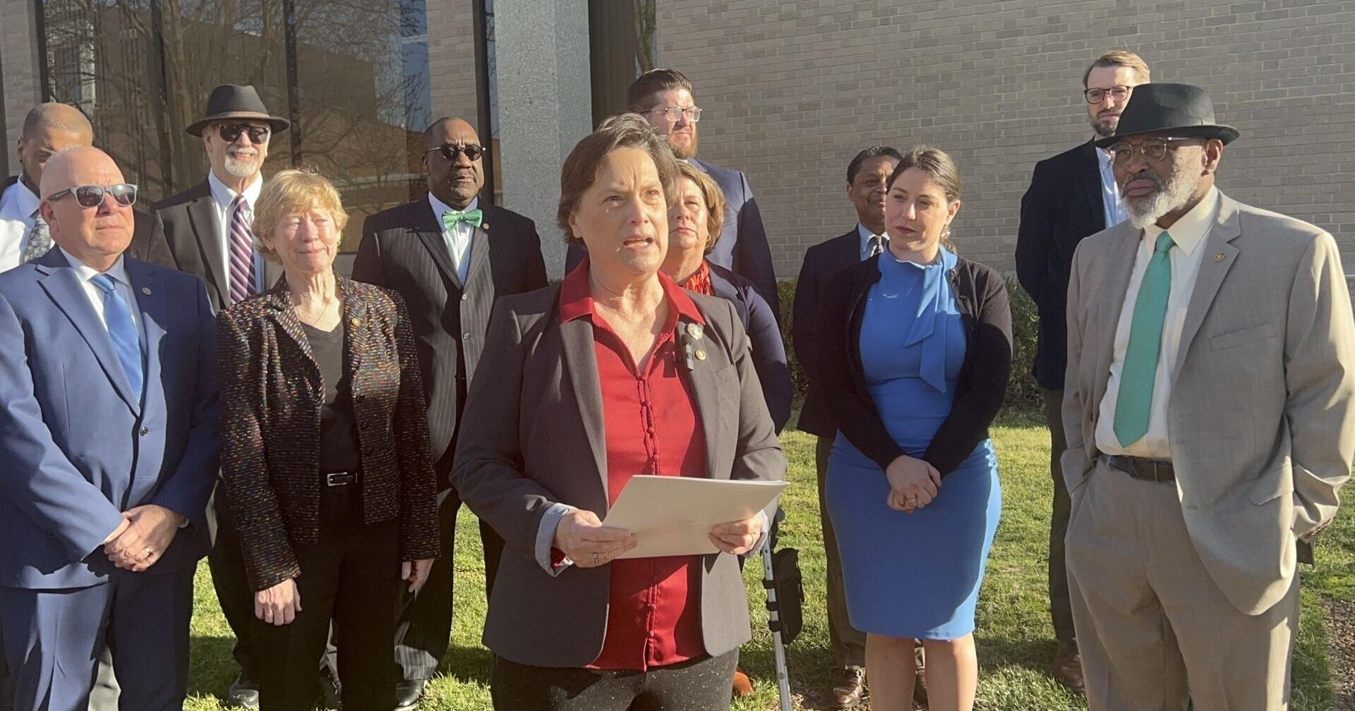 Kirkwood Democrat blasts 'book banning' in kickoff for secretary of state campaign - Vimarsana News