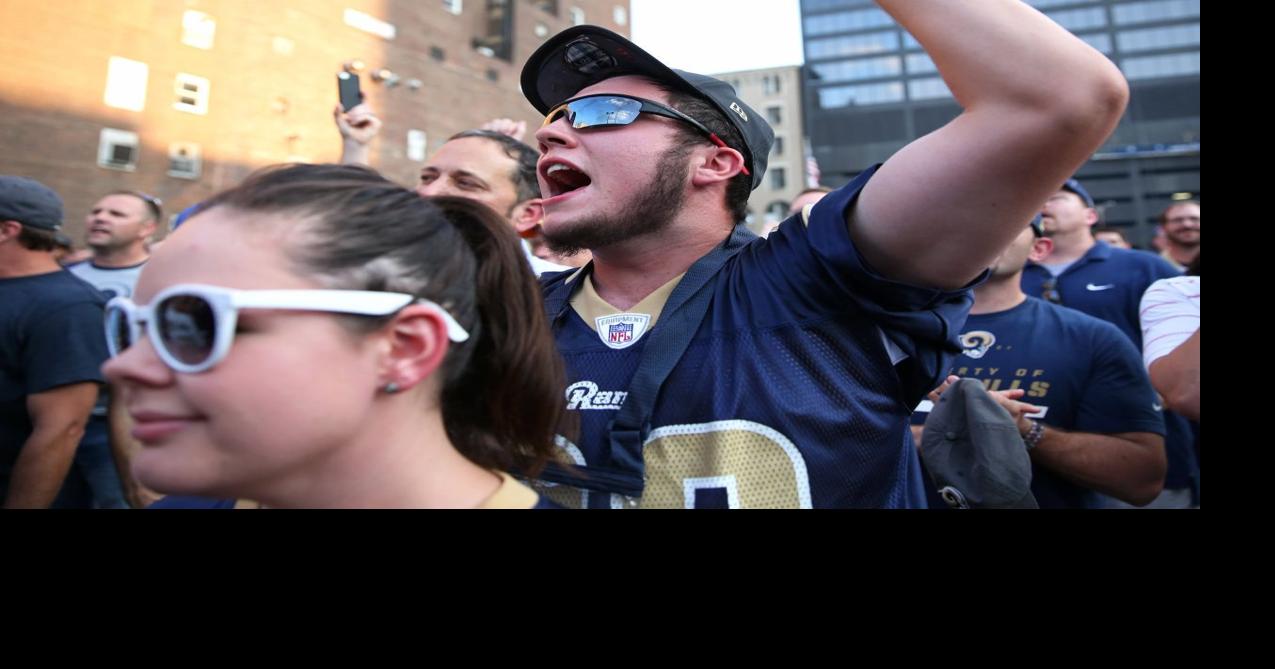 Rally for new NFL stadium draws crowd before Rams game