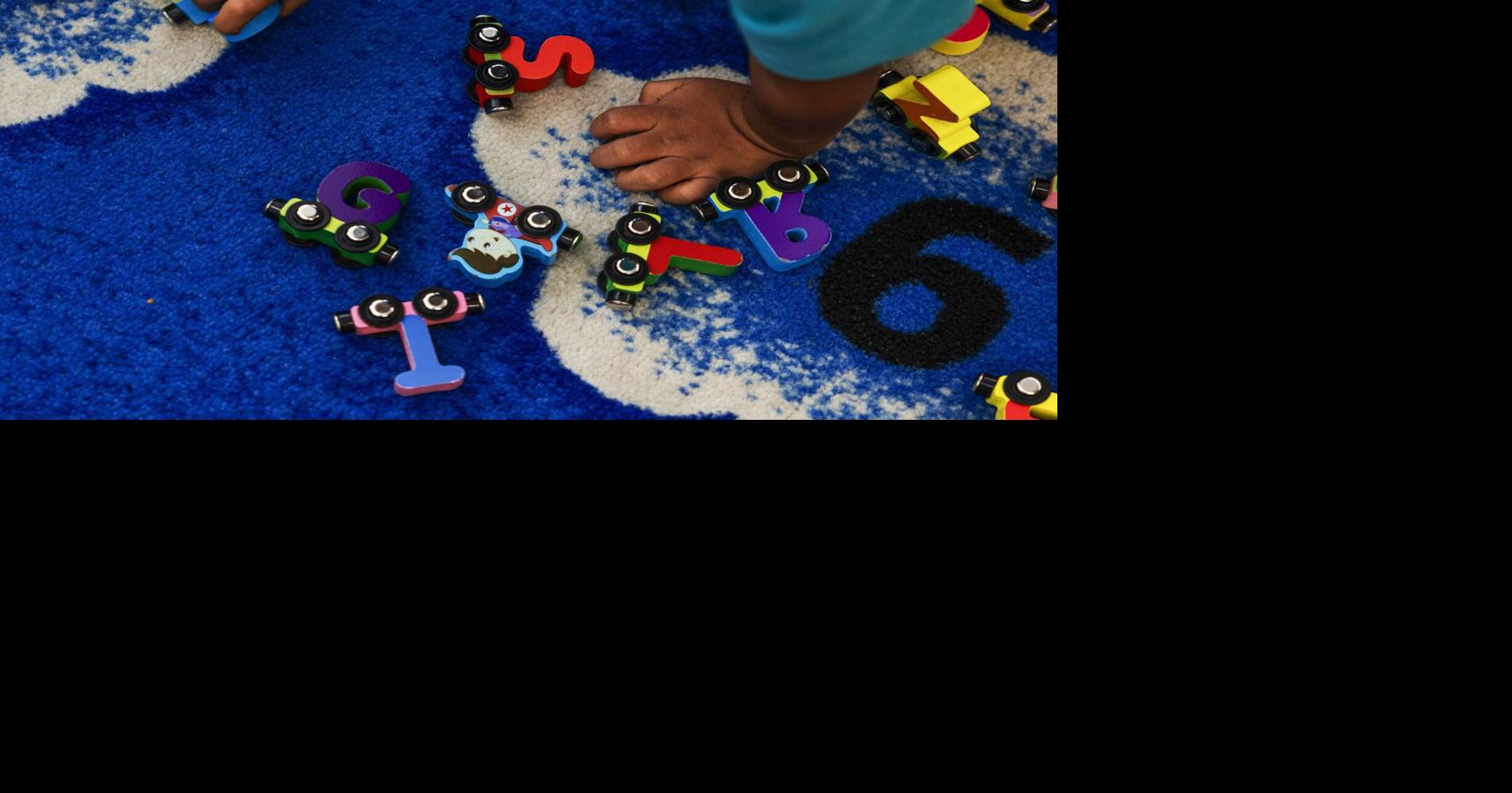 Missouri judges read with kids at local head start school