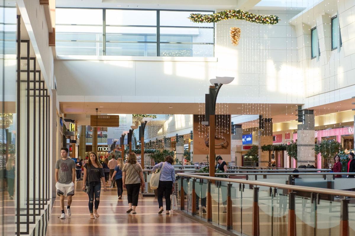 Malls Retailers Tweak Hours As Holiday Shopping Rush Nears