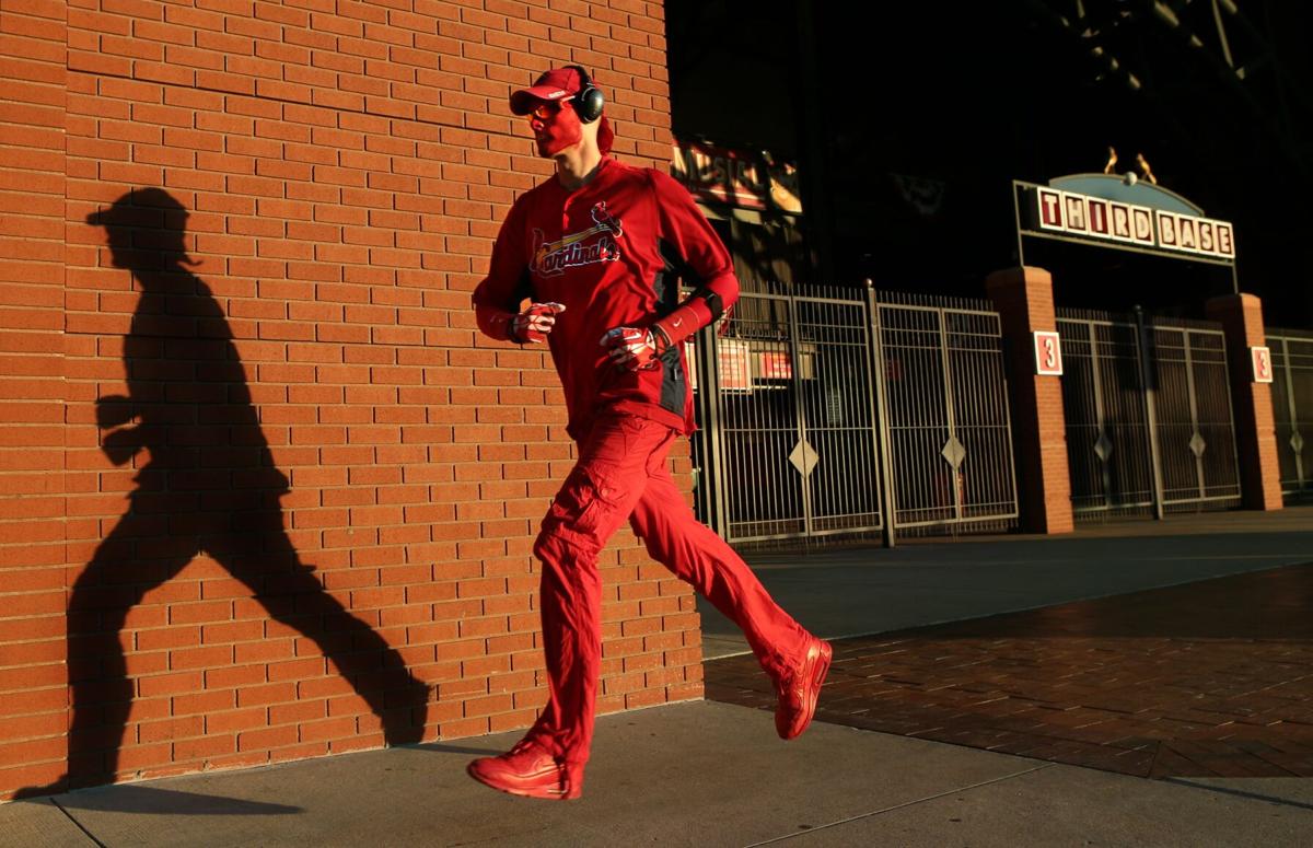 'Rally Runner' circles Busch Stadium to give energy to the Cardinals