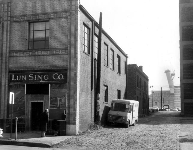 Gateway Arch rises, 1965
