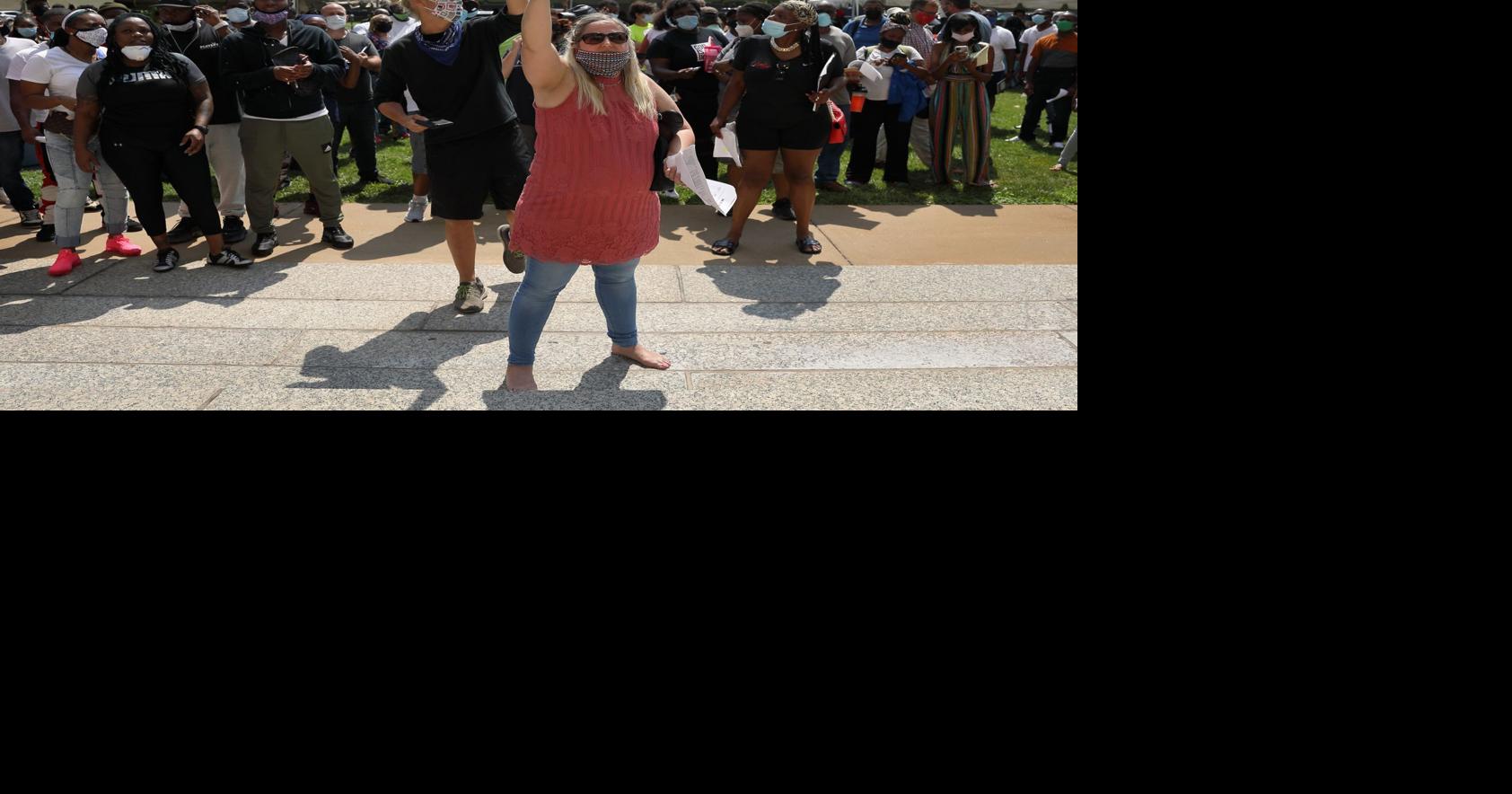 Hundreds attend land tax sale on courthouse steps in St. Louis