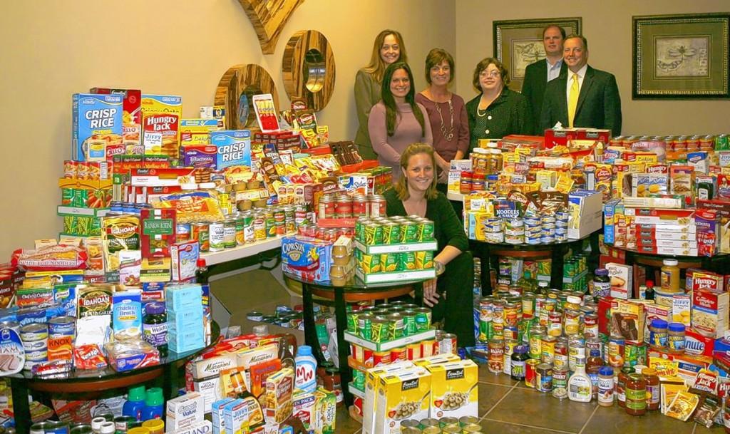 Local Attorneys Collect For Food Pantries Local Illinois News