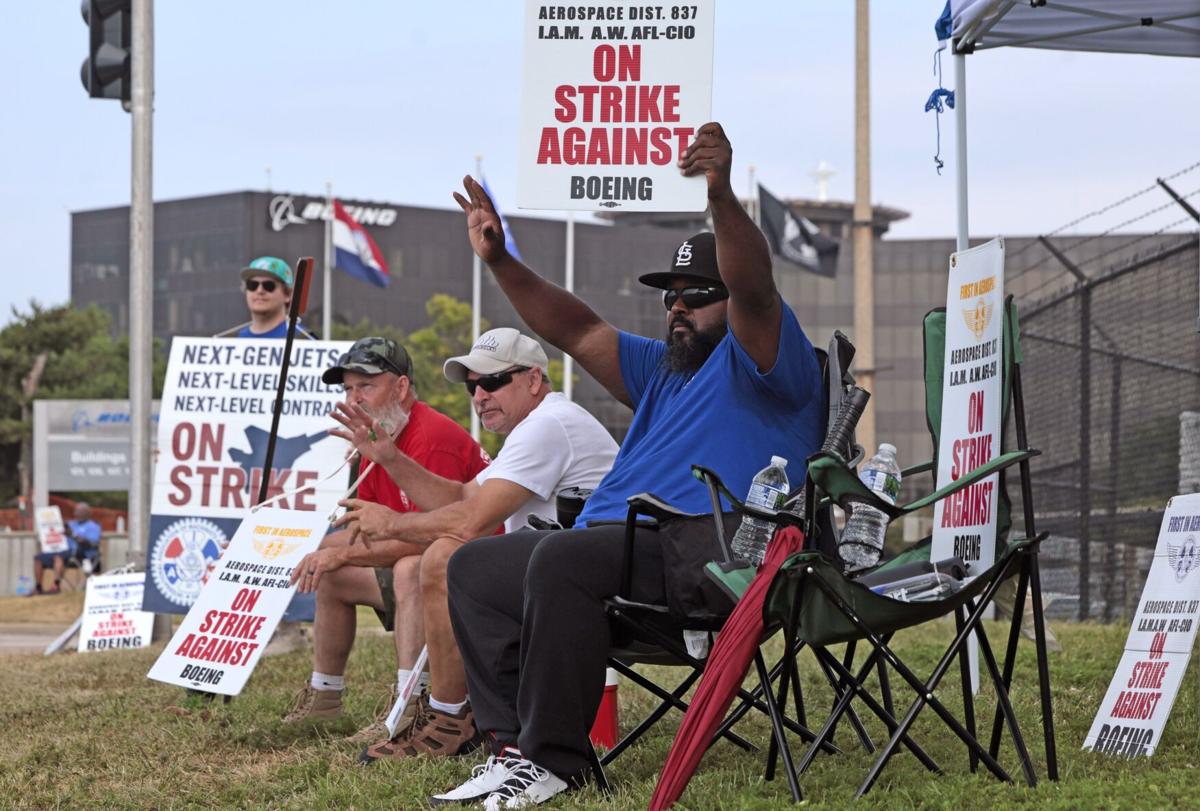 Aerospace workers, Boeing remain without a deal