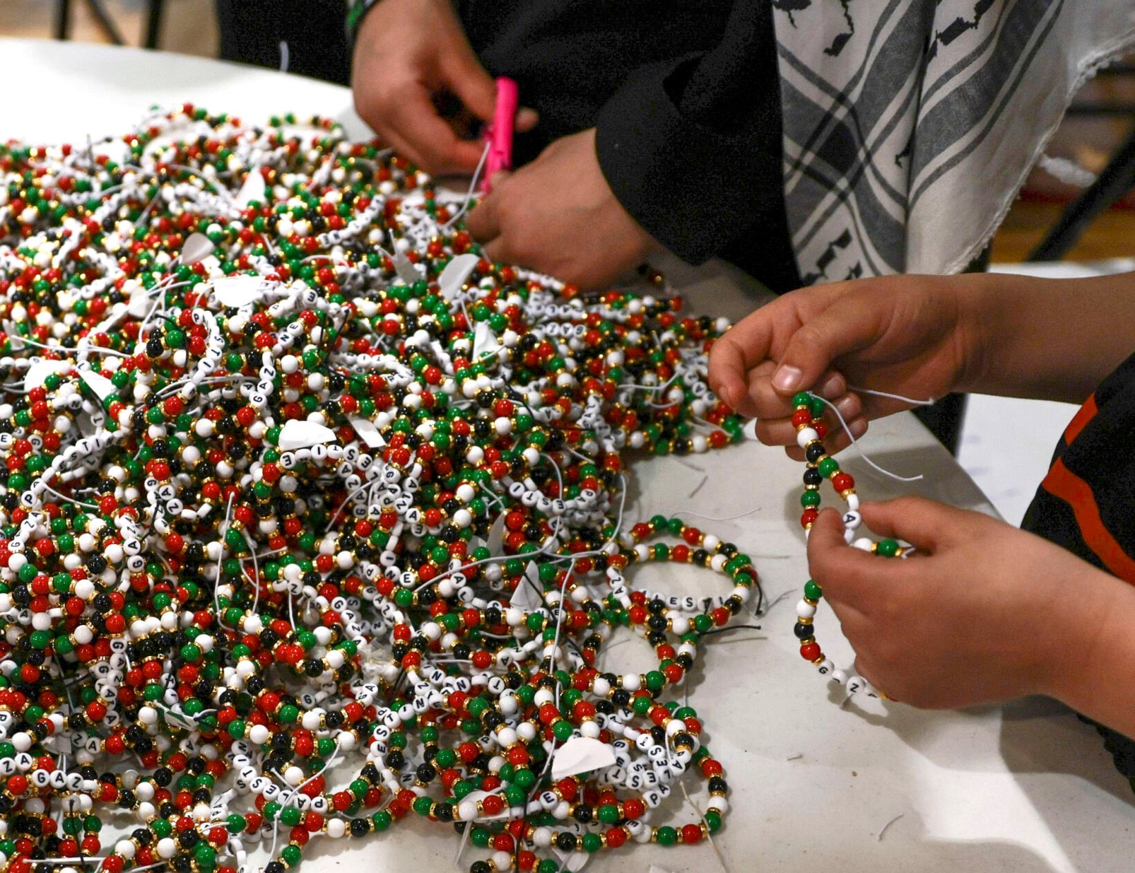 Former Girl Scouts make bracelets for Gaza